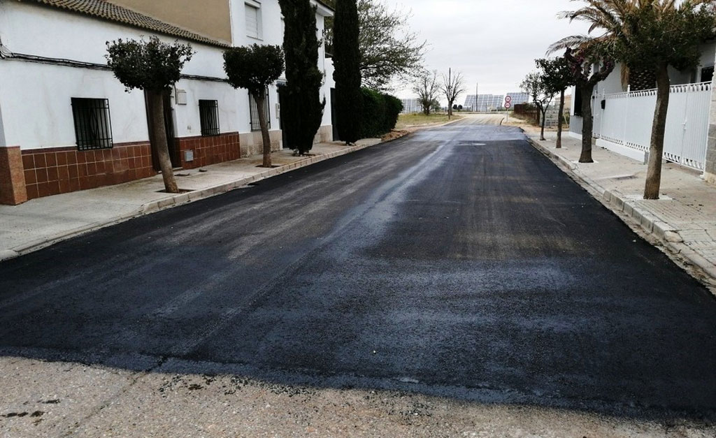 Finalizadas las obras de asfaltado en varias calles de Arenales de San Gregorio - ManchaInformación